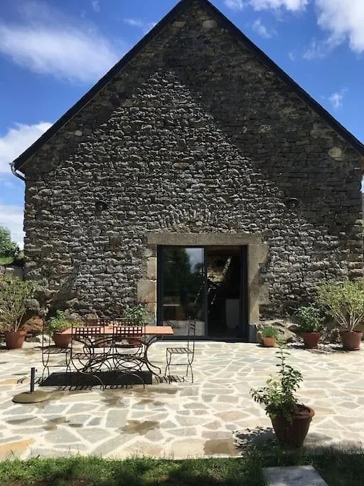 Holiday home Gite Du Milan Royal Le Monteil